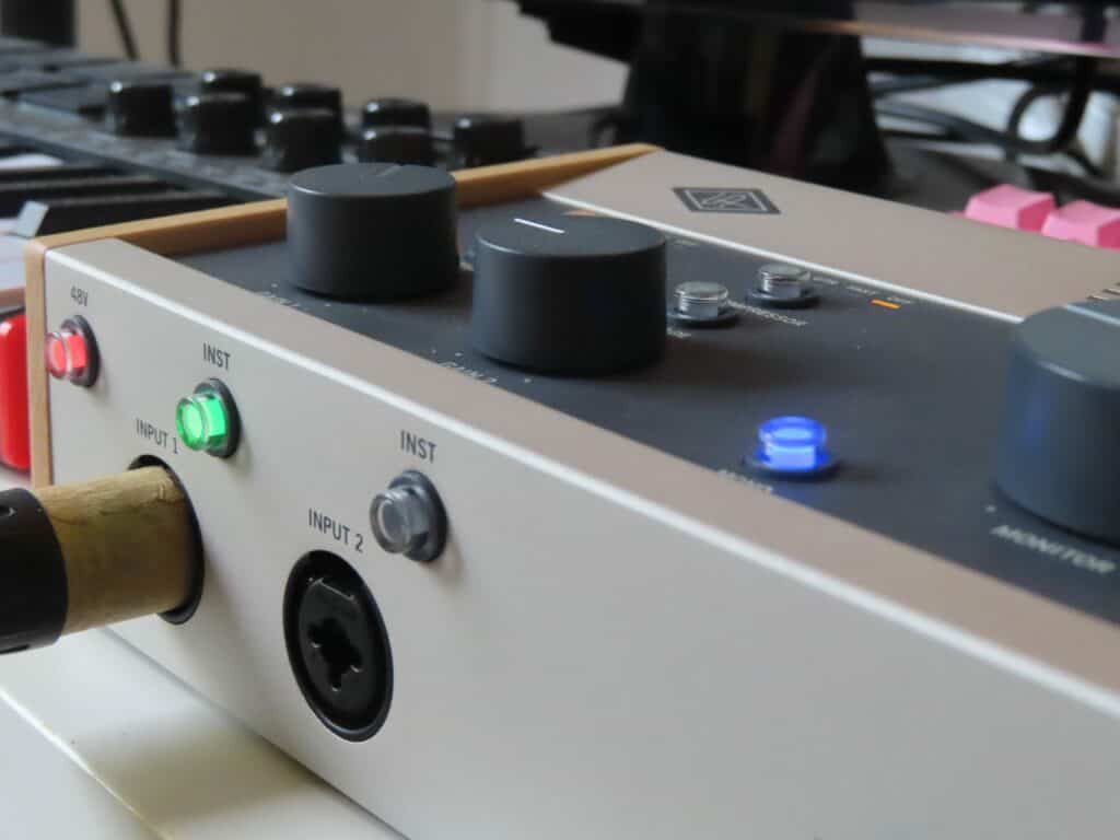 A picture of my UA's Volt 476 on my desktop